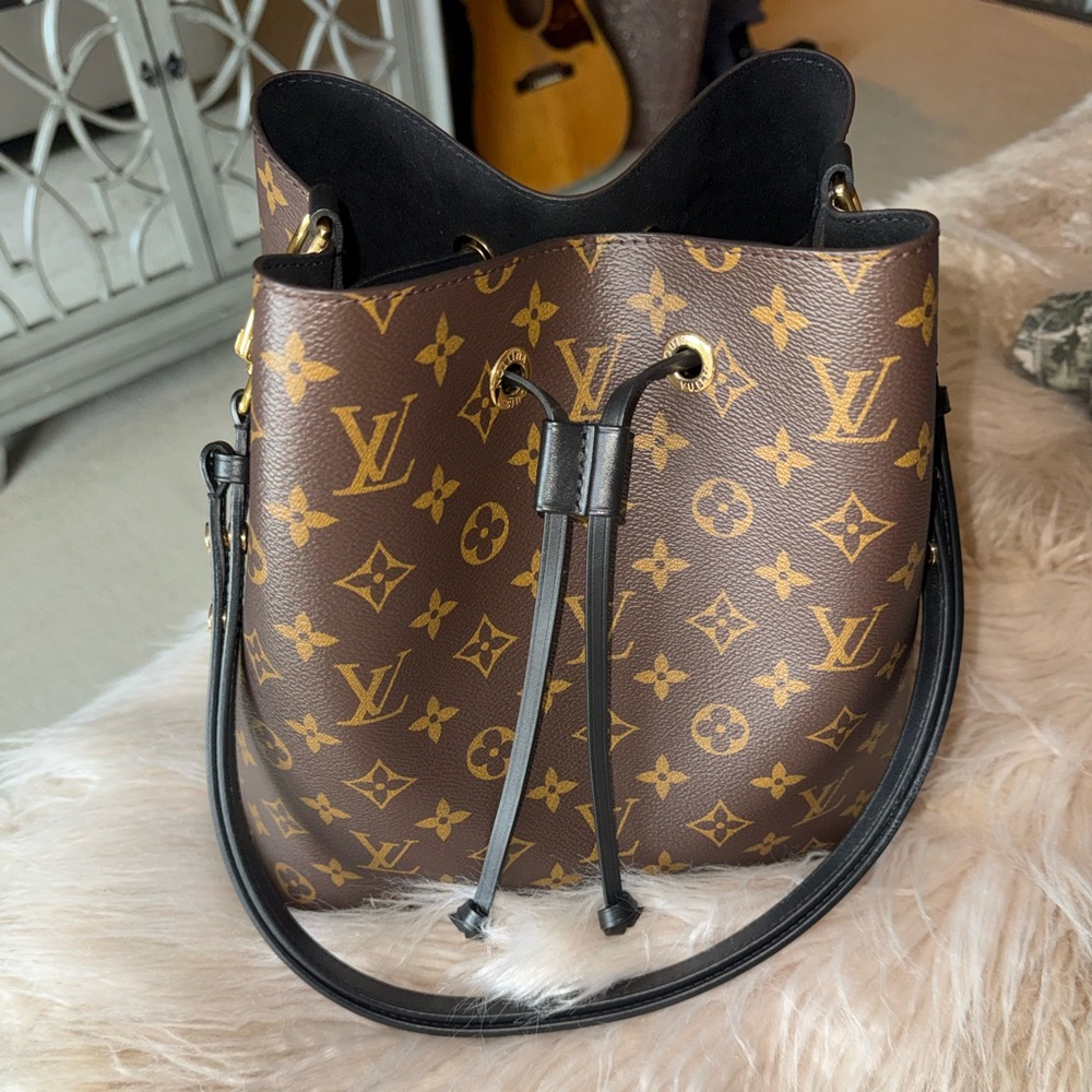 Louis Vuitton NeoNoe MM